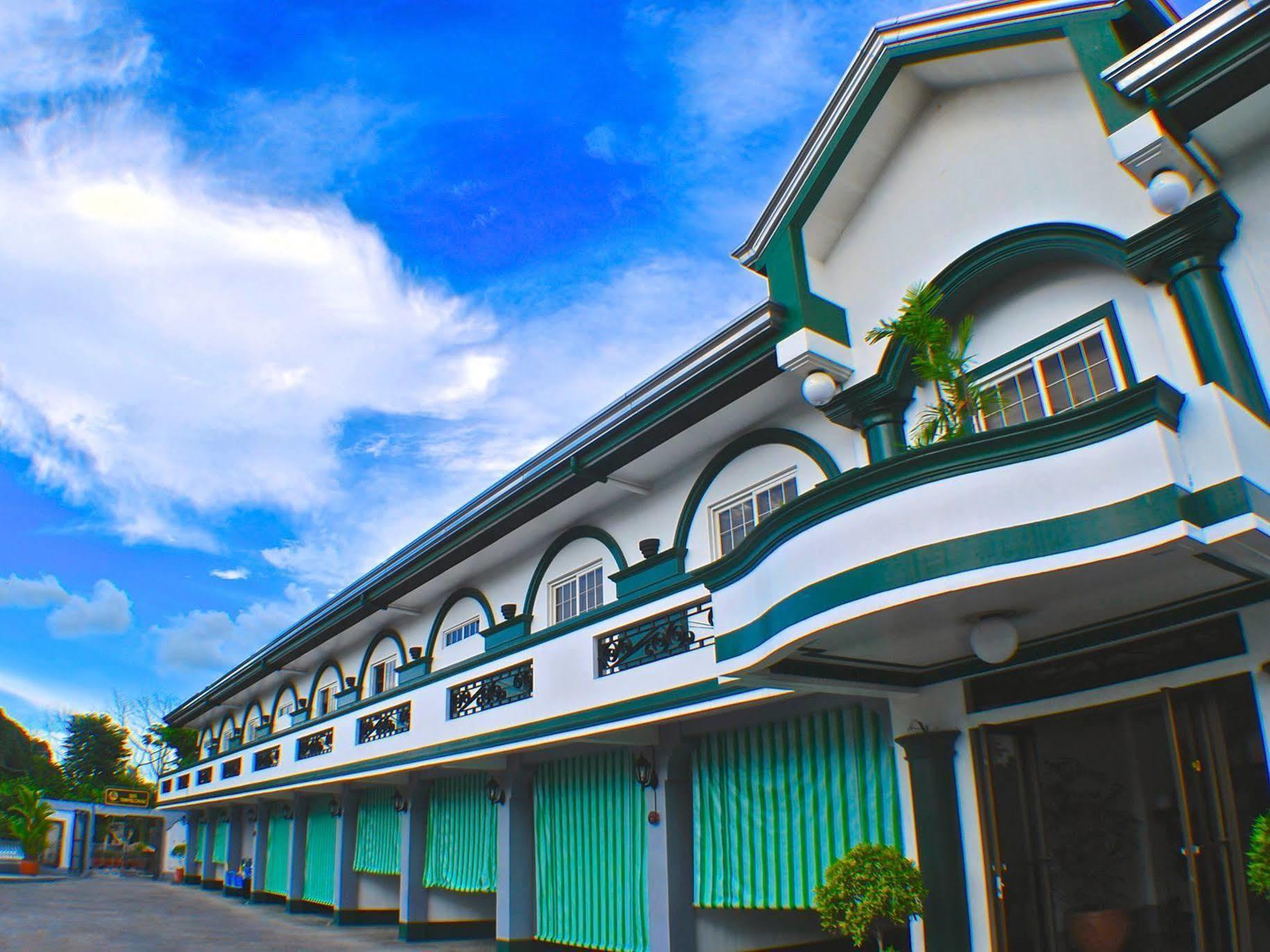 Sm Travelodge Batangas Exterior photo